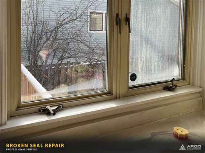 How much does it cost to repair a broken seal on a window