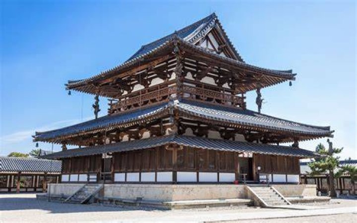 What is the main characteristics of Japanese architecture